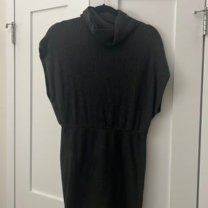 Alice and Olivia dark grey rubbed knit fitted short sleeve dress with turtleneck